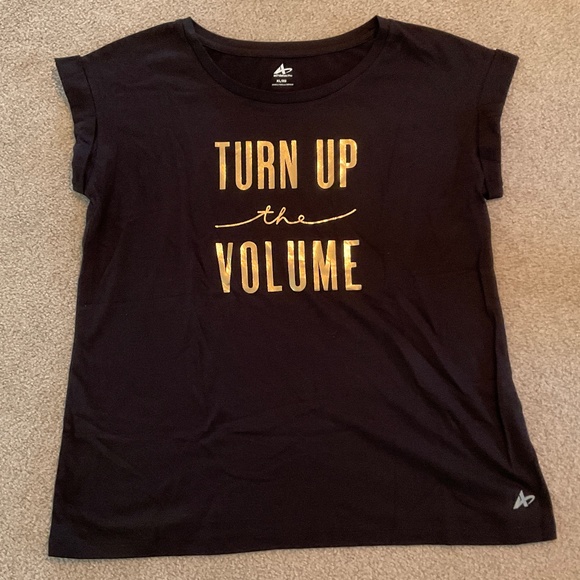 size XL, bust is up to 44 inches, turn up the volume shirt - Picture 2 of 8